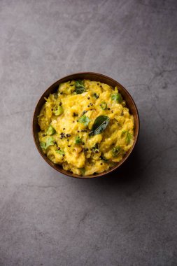 Marathi dilinde Lal Bhoplyache Bharit olarak bilinen Kırmızı Balkabağı veya Kaddu ka Raita, Hindistan Maharashtra 'dan gelen yiyecek.