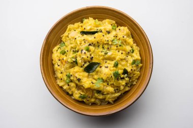 Marathi dilinde Lal Bhoplyache Bharit olarak bilinen Kırmızı Balkabağı veya Kaddu ka Raita, Hindistan Maharashtra 'dan gelen yiyecek.