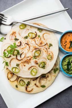 Uthappam oruttapam, Güney Hindistan 'da domates, soğan ve acı biber içeren bir tür dosyadır.