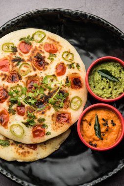 Uthappam oruttapam, Güney Hindistan 'da domates, soğan ve acı biber içeren bir tür dosyadır.