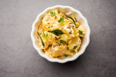 Marathi dilinde Lal Bhoplyache Bharit olarak bilinen Kırmızı Balkabağı veya Kaddu ka Raita, Hindistan Maharashtra 'dan gelen yiyecek.