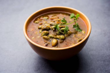 Pavta Bhaji veya Lima Fasulye Köri Tarifi, Hindistan 'da Popat Dana Sabzi olarak da bilinir.