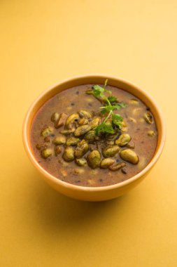Pavta Bhaji veya Lima Fasulye Köri Tarifi, Hindistan 'da Popat Dana Sabzi olarak da bilinir.