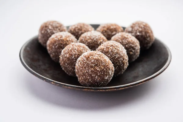 Choklad Coconut Laddu Eller Laddoo Twist Till Traditionell Nariyal Ladoo — Stockfoto