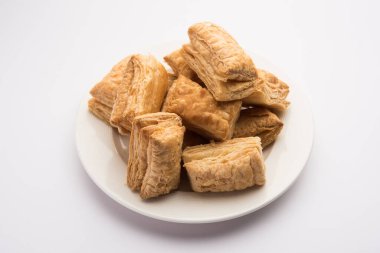 Khari Puff bisküvisi ya da çıtır börek, Hint çay saati atıştırmalığı.