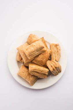 Khari Puff bisküvisi ya da çıtır börek, Hint çay saati atıştırmalığı.