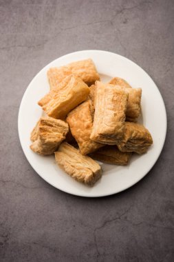 Khari Puff bisküvisi ya da çıtır börek, Hint çay saati atıştırmalığı.