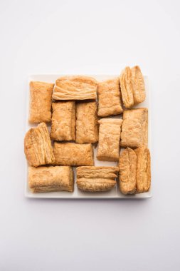 Khari Puff bisküvisi ya da çıtır börek, Hint çay saati atıştırmalığı.