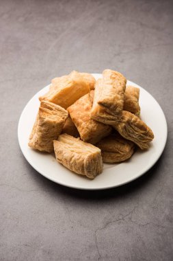 Khari Puff bisküvisi ya da çıtır börek, Hint çay saati atıştırmalığı.