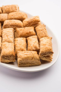 Khari Puff bisküvisi ya da çıtır börek, Hint çay saati atıştırmalığı.