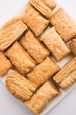 Khari Puff bisküvisi ya da çıtır börek, Hint çay saati atıştırmalığı.