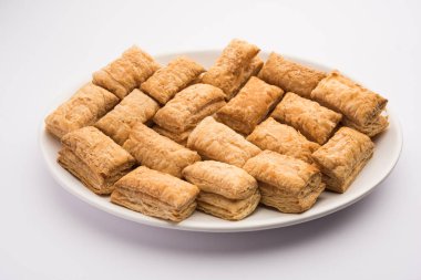 Khari Puff bisküvisi ya da çıtır börek, Hint çay saati atıştırmalığı.