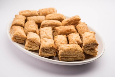 Khari Puff bisküvisi ya da çıtır börek, Hint çay saati atıştırmalığı.