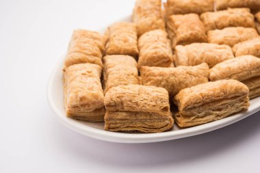 Khari Puff bisküvisi ya da çıtır börek, Hint çay saati atıştırmalığı.