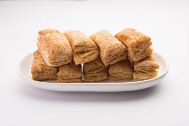 Khari Puff bisküvisi ya da çıtır börek, Hint çay saati atıştırmalığı.