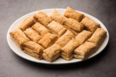 Khari Puff bisküvisi ya da çıtır börek, Hint çay saati atıştırmalığı.