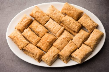 Khari Puff bisküvisi ya da çıtır börek, Hint çay saati atıştırmalığı.