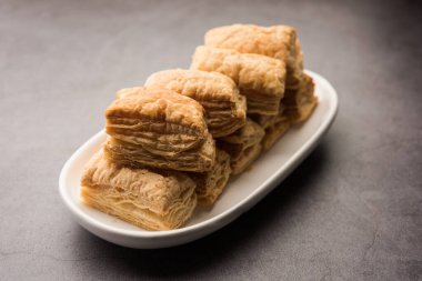 Khari Puff bisküvisi ya da çıtır börek, Hint çay saati atıştırmalığı.