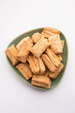 Khari Puff bisküvisi ya da çıtır börek, Hint çay saati atıştırmalığı.