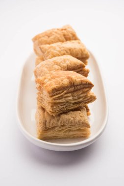 Khari Puff bisküvisi ya da çıtır börek, Hint çay saati atıştırmalığı.