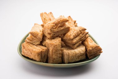 Khari Puff bisküvisi ya da çıtır börek, Hint çay saati atıştırmalığı.