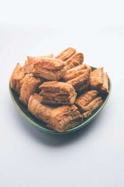 Khari Puff bisküvisi ya da çıtır börek, Hint çay saati atıştırmalığı.