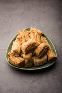 Khari Puff bisküvisi ya da çıtır börek, Hint çay saati atıştırmalığı.