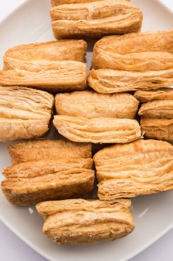 Khari Puff bisküvisi ya da çıtır börek, Hint çay saati atıştırmalığı.