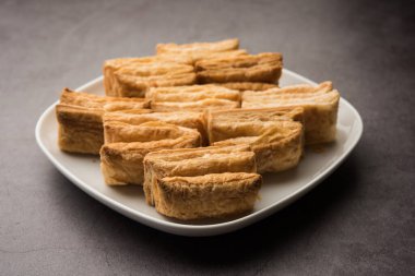 Khari Puff bisküvisi ya da çıtır börek, Hint çay saati atıştırmalığı.