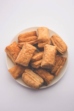 Khari Puff bisküvisi ya da çıtır börek, Hint çay saati atıştırmalığı.