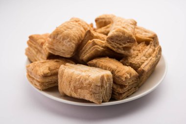 Khari Puff bisküvisi ya da çıtır börek, Hint çay saati atıştırmalığı.