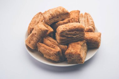 Khari Puff bisküvisi ya da çıtır börek, Hint çay saati atıştırmalığı.