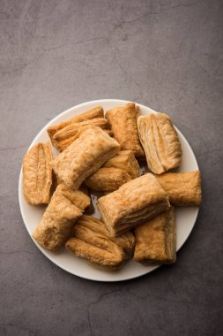 Khari Puff bisküvisi ya da çıtır börek, Hint çay saati atıştırmalığı.