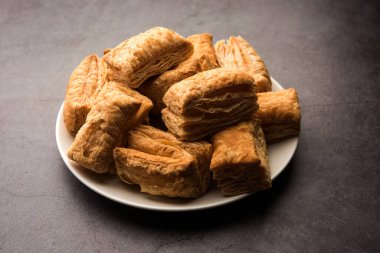 Khari Puff bisküvisi ya da çıtır börek, Hint çay saati atıştırmalığı.