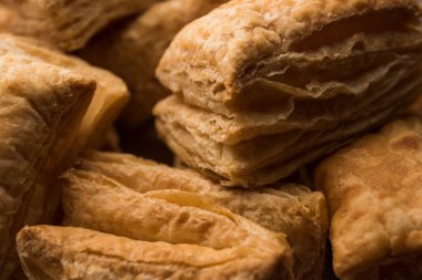 Khari Puff bisküvisi ya da çıtır börek, Hint çay saati atıştırmalığı.