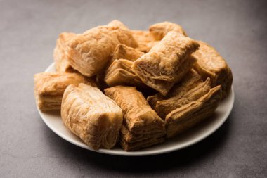 Khari Puff bisküvisi ya da çıtır börek, Hint çay saati atıştırmalığı.