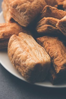 Khari Puff bisküvisi ya da çıtır börek, Hint çay saati atıştırmalığı.