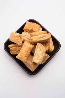 Khari Puff bisküvisi ya da çıtır börek, Hint çay saati atıştırmalığı.