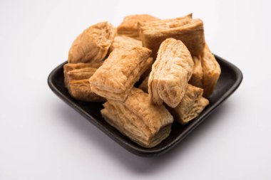 Khari Puff bisküvisi ya da çıtır börek, Hint çay saati atıştırmalığı.