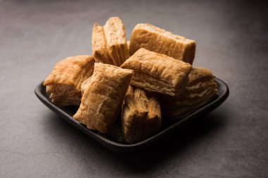 Khari Puff bisküvisi ya da çıtır börek, Hint çay saati atıştırmalığı.