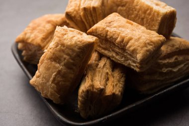 Khari Puff bisküvisi ya da çıtır börek, Hint çay saati atıştırmalığı.