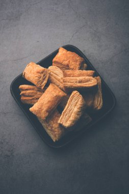 Khari Puff bisküvisi ya da çıtır börek, Hint çay saati atıştırmalığı.