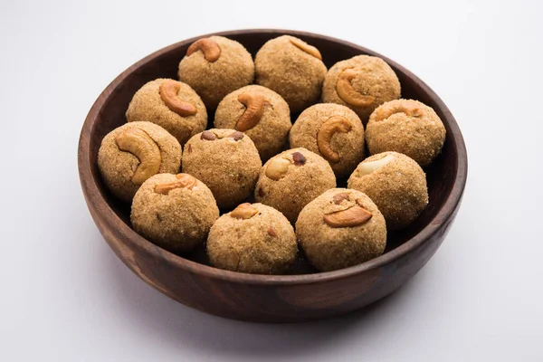 インドの甘いラバラドゥやラワラドゥー セモリナの甘いボールも筋ラドゥーとして知られています — ストック写真