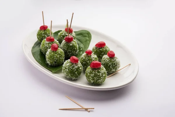 Paan Coconut Ladduor Ladoo Betelblätter Gemischt Mit Nariyal Und Zucker — Stockfoto