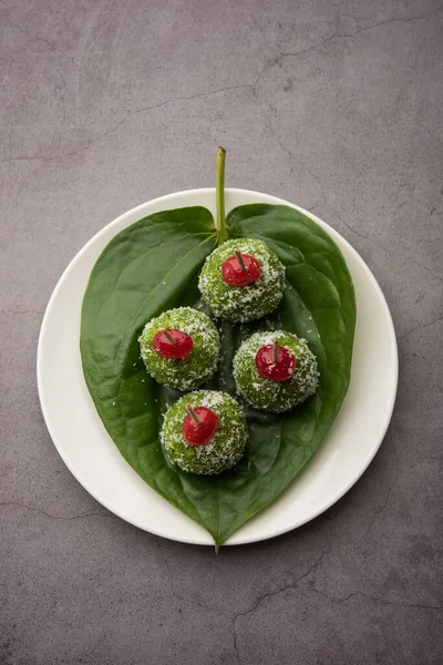 Paan Coconut Ladduor Ladoo Betelblad Blandade Med Nariyal Och Socker — Stockfoto