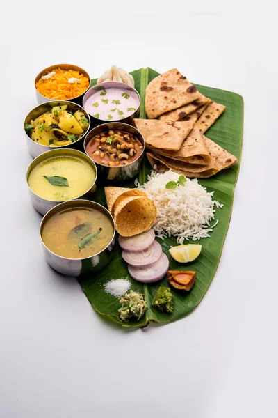 Maharashtrian Żywności Thali Lub Talerz Mumbai Stylu Posiłek Indyjskiego Stanu — Zdjęcie stockowe