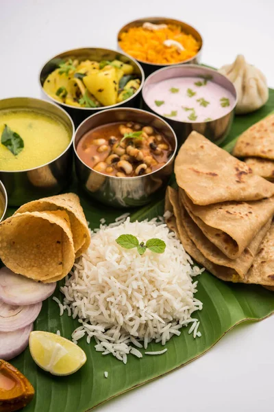 Maharashtrian Voedsel Thali Schotel Mumbai Stijl Maaltijden Uit Indiase Staat — Stockfoto
