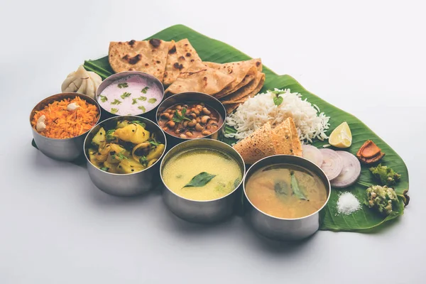 Cibo Maharashtrian Thali Piatto Stile Mumbai Pasto Dallo Stato Indiano — Foto Stock