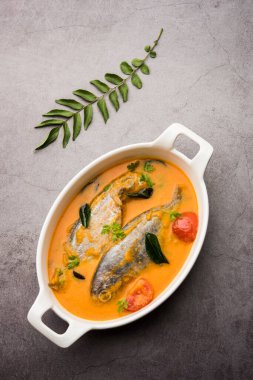 Baharatlı Balık Curry - kerala, konkan, bengal, goa tarzı kırmızı ve kahverengi, pirinç ile servis edilir.