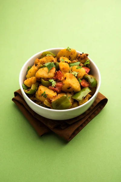 Aloo Capsicum Sabzi Картофель Перец Сабджи Является Индийским Вегетарианский Рецепт — стоковое фото